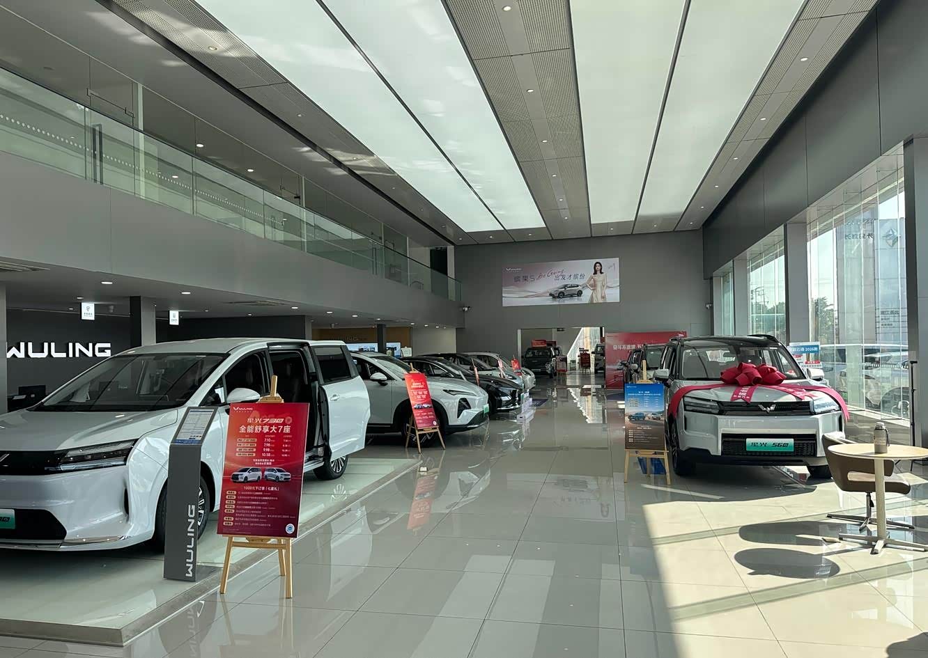 新车展示区