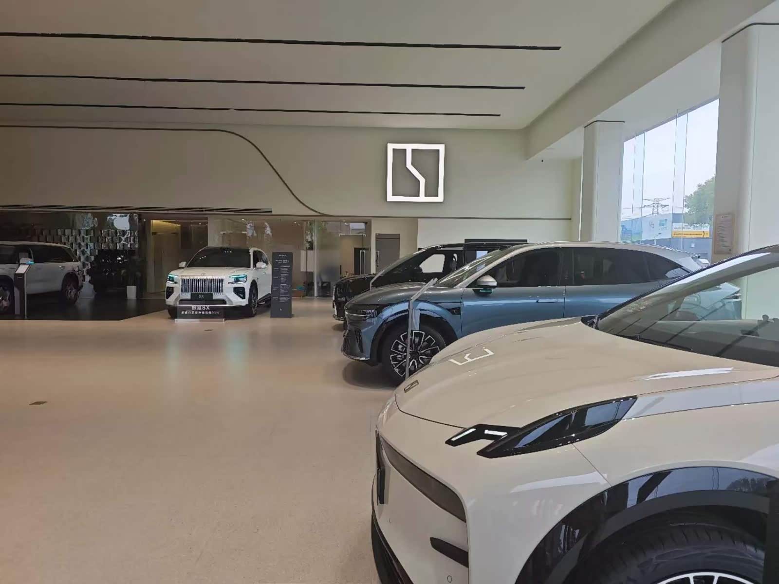 新车展示区