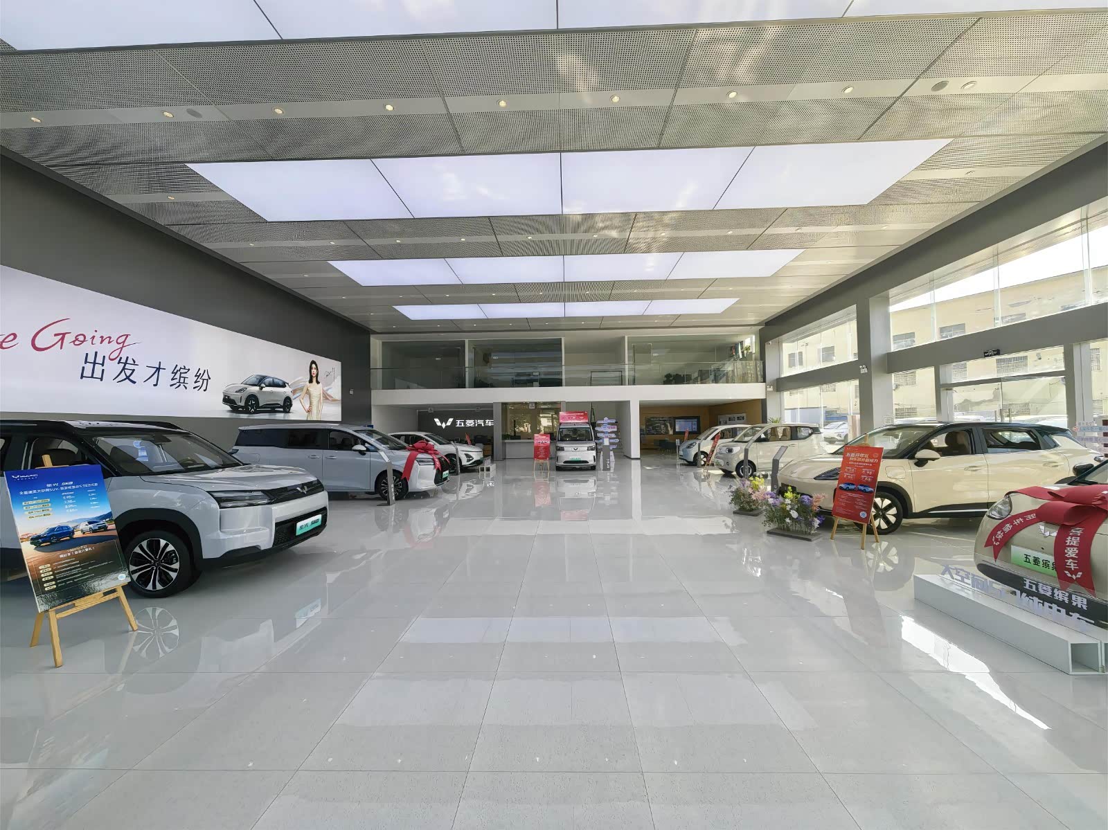 新车展示区