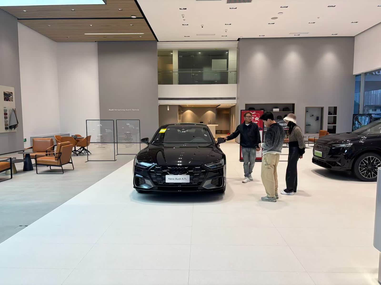 新车展示区
