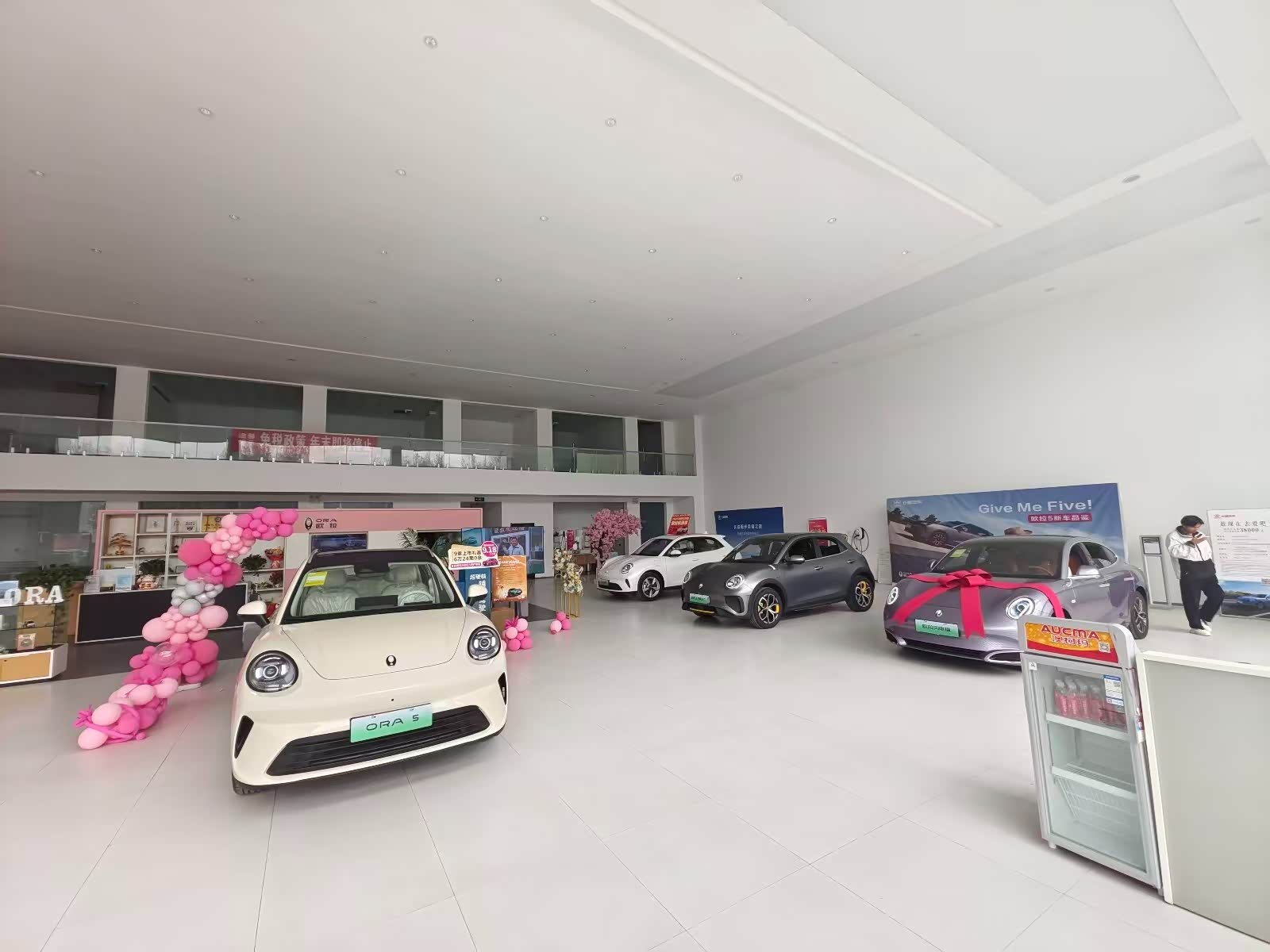 新车展示区