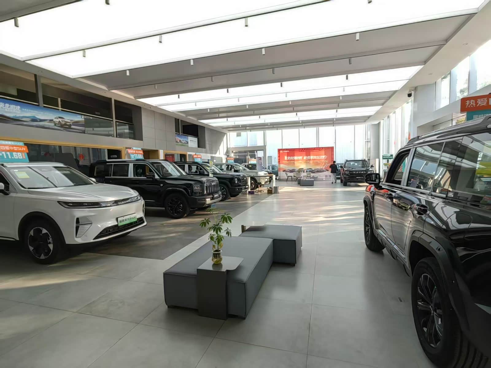 新车展示区