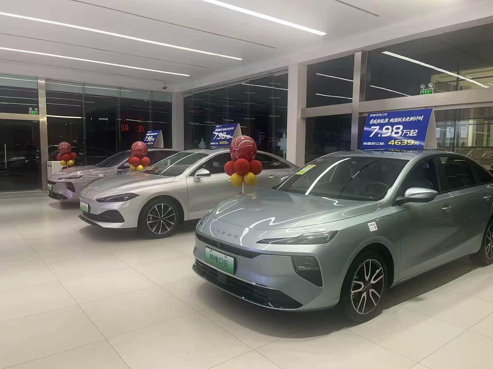 新车展示区