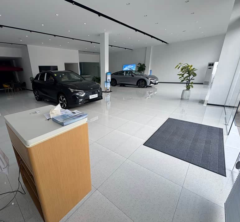 新车展示区