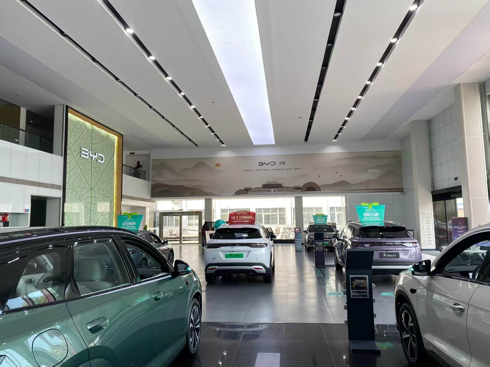 新车展示区