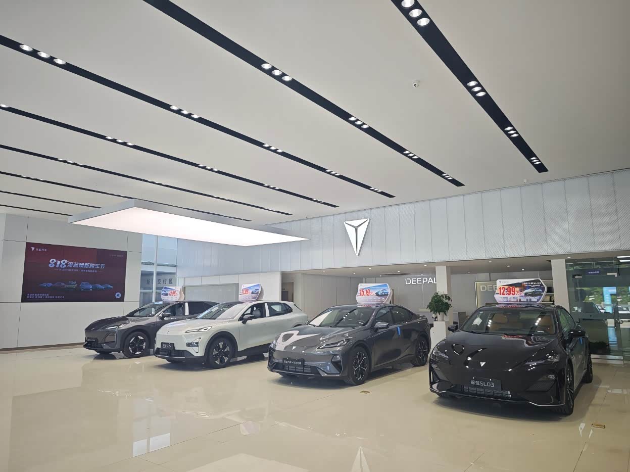 新车展示区