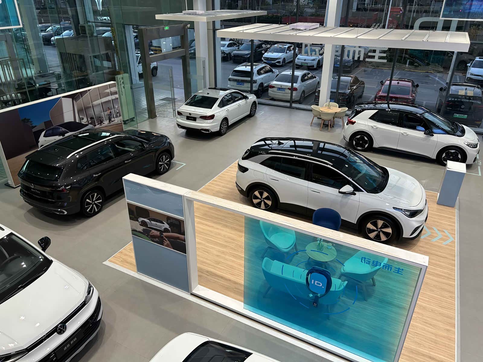 新车展示区