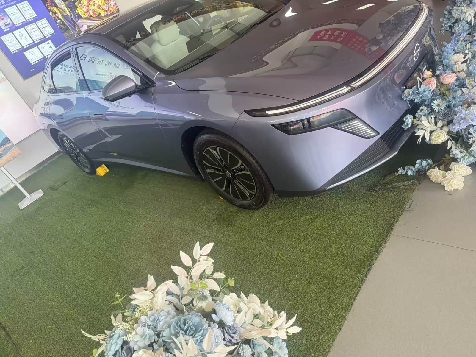 新车展示区