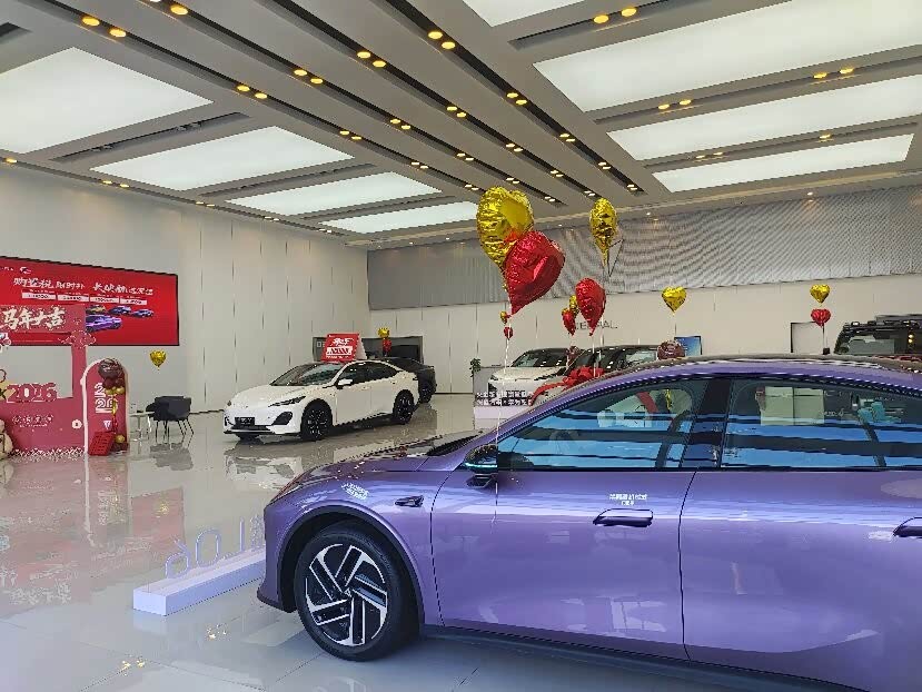 新车展示区
