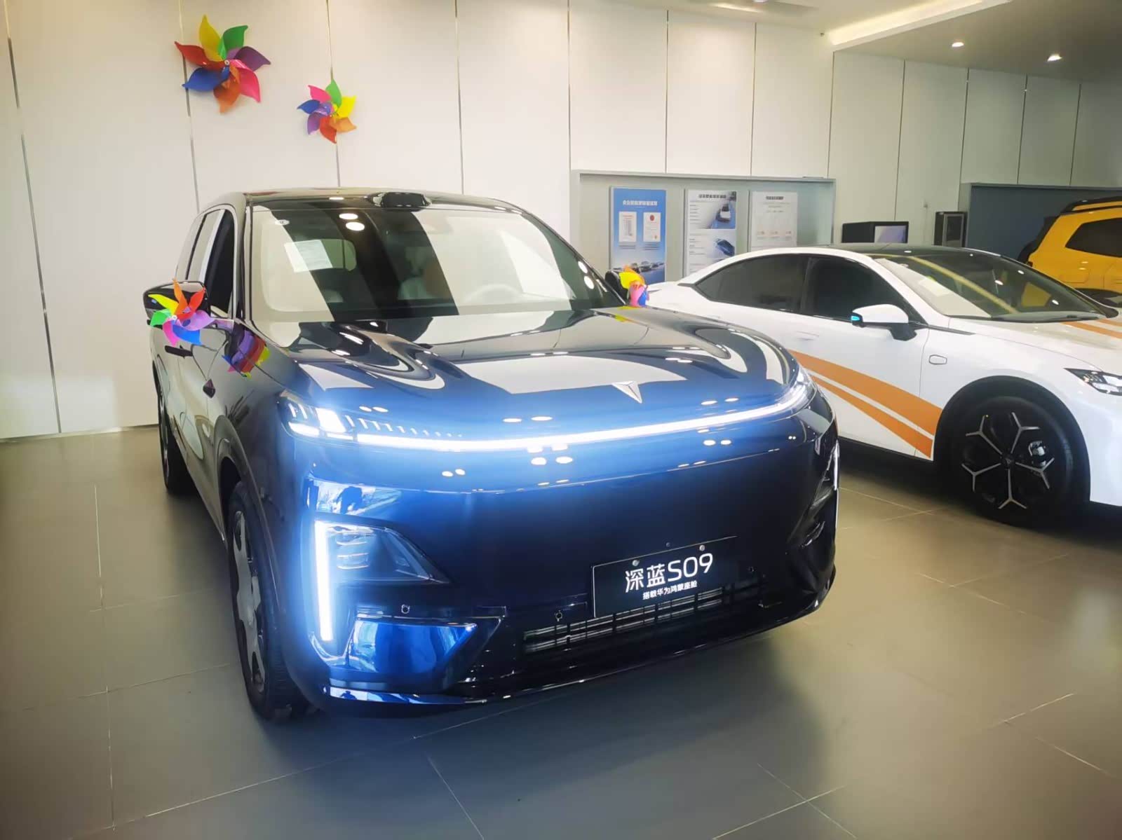 新车展示区