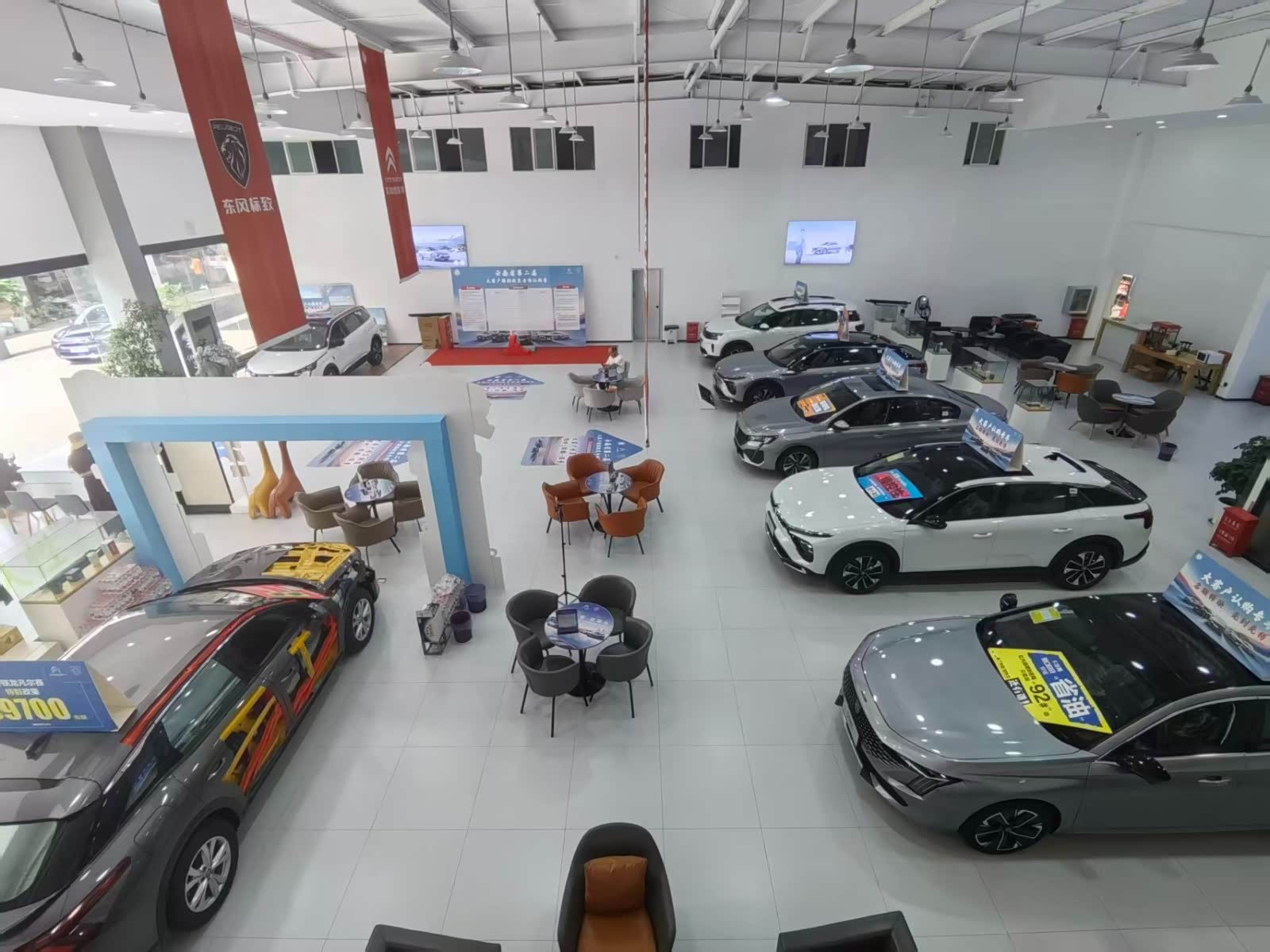 新车展示区