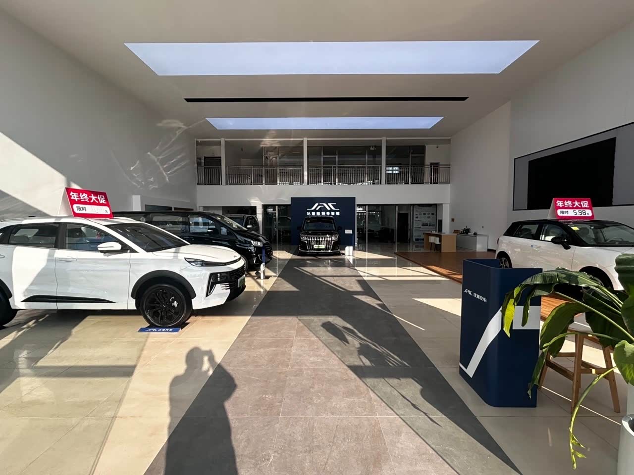 新车展示区