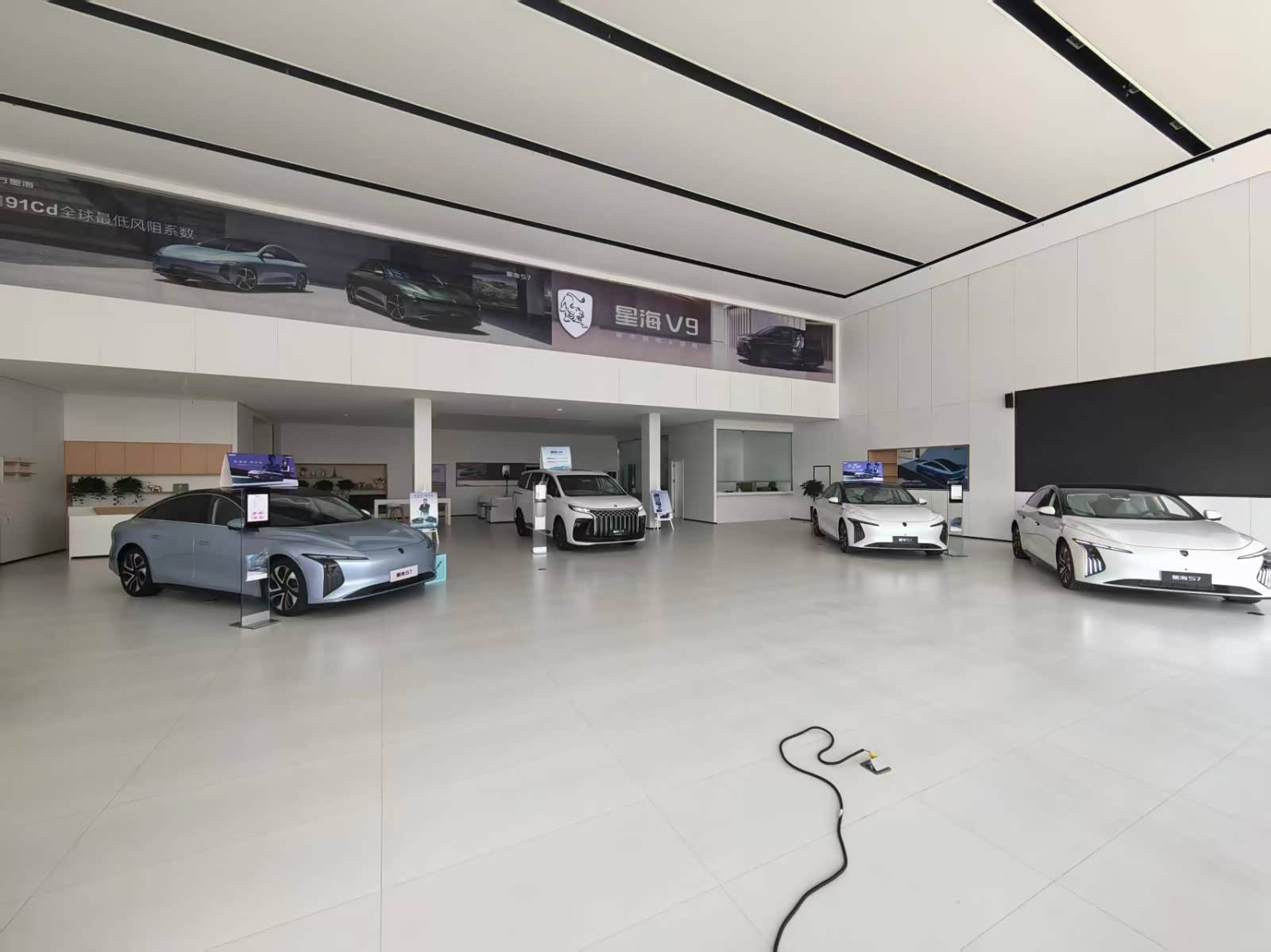 新车展示区
