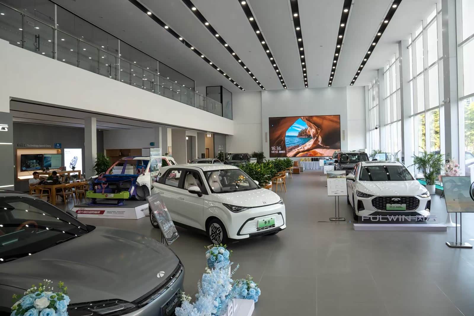 新车展示区