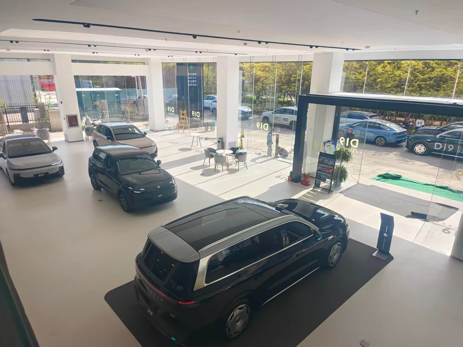新车展示区