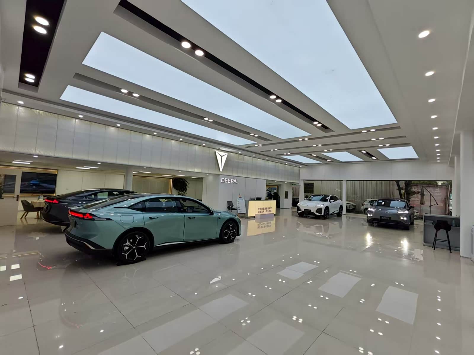 新车展示区