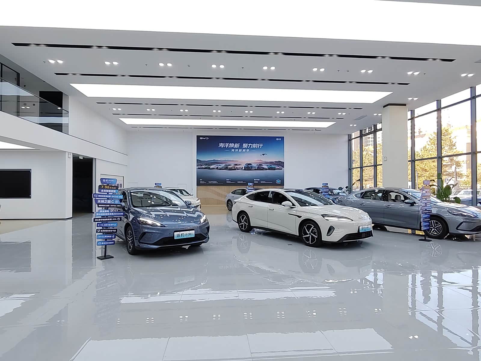 新车展示区