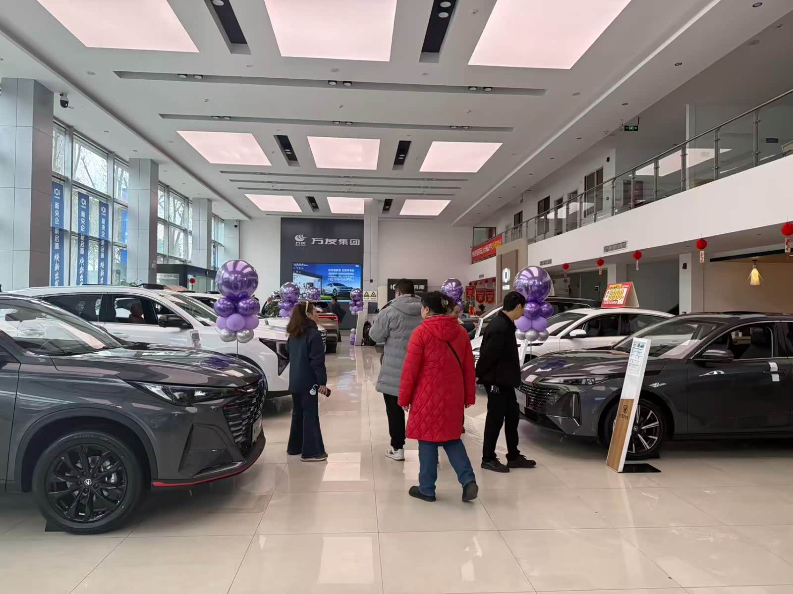 新车展示区