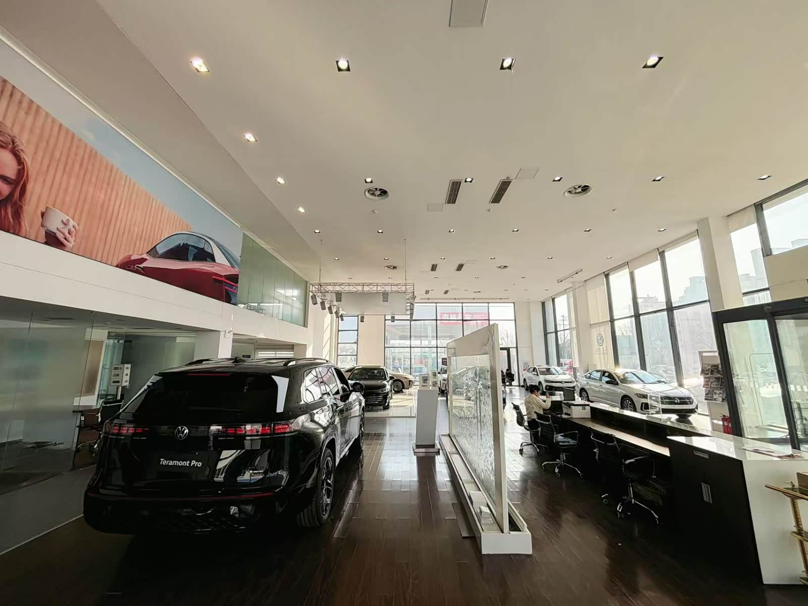 新车展示区
