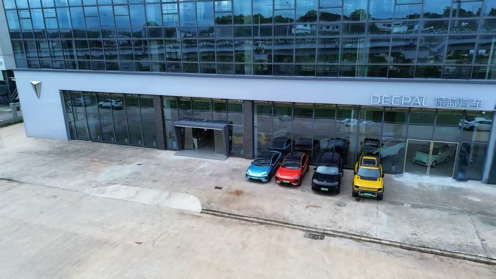 深蓝汽车赣州赣南汽车城店