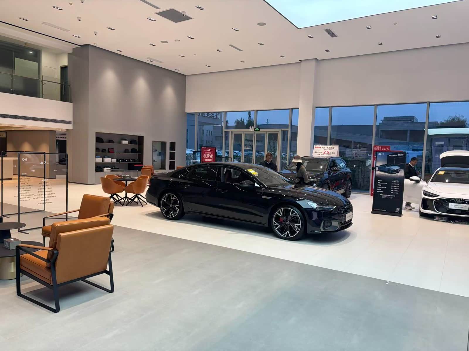 新车展示区