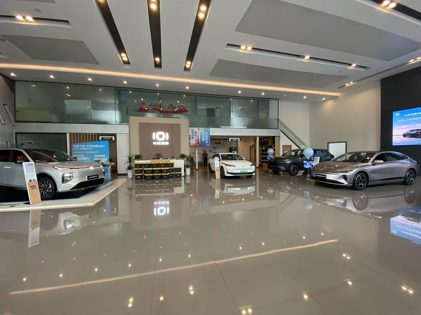 新车展示区