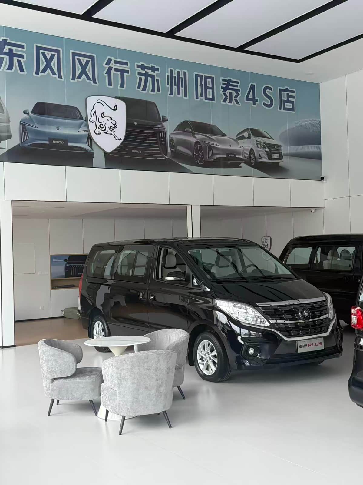 新车展示区