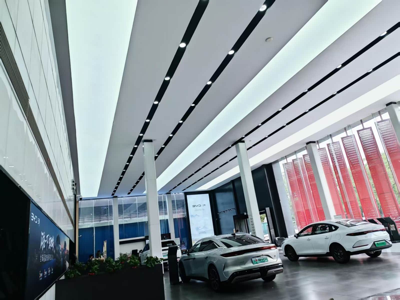 新车展示区