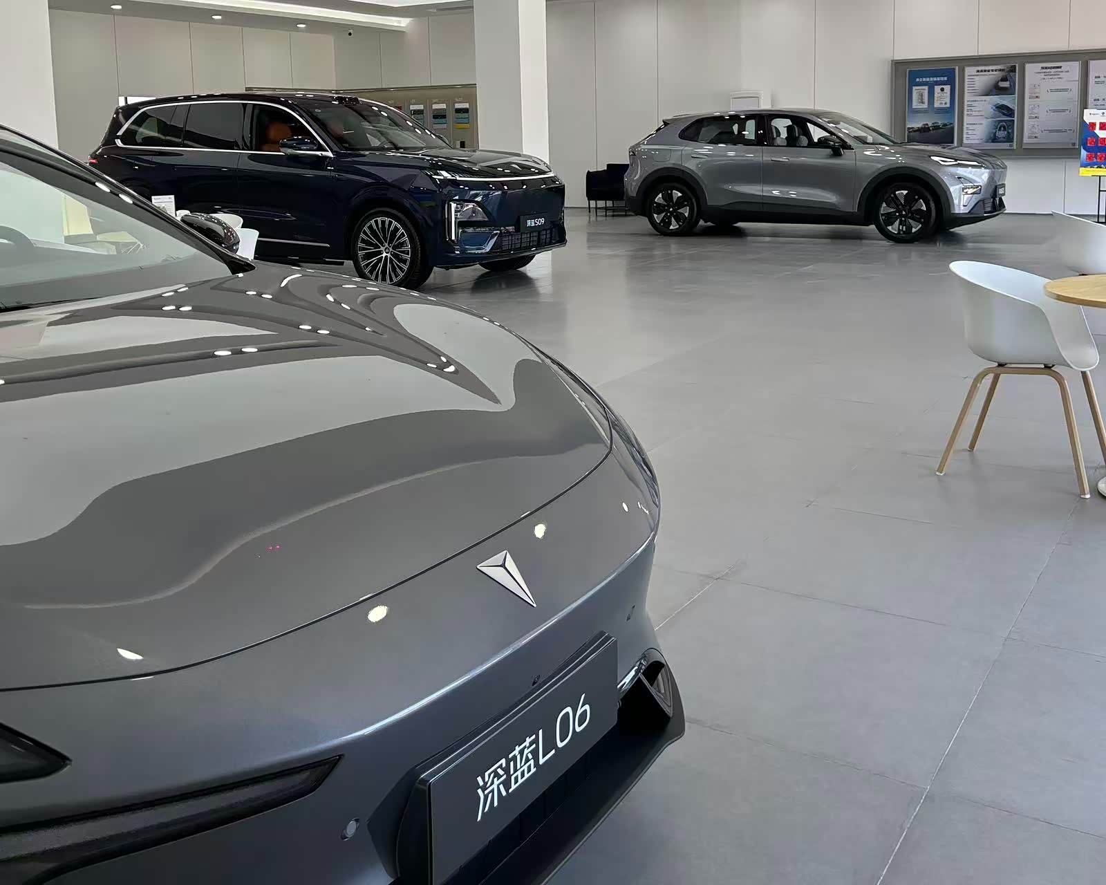 新车展示区