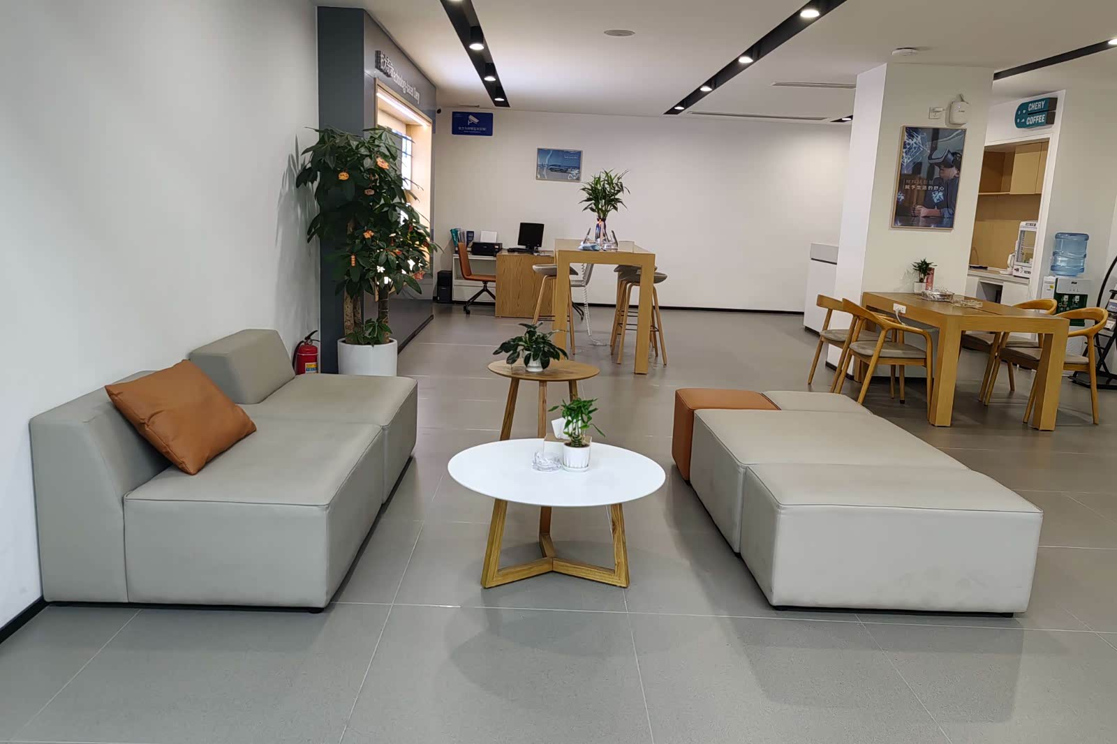 新车展示区