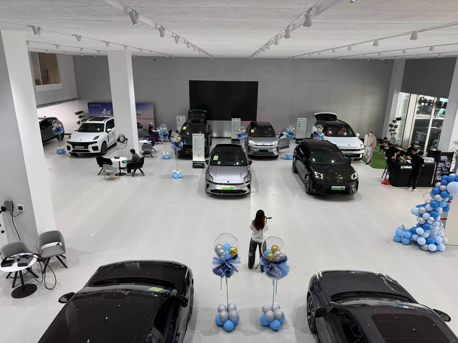 新车展示区