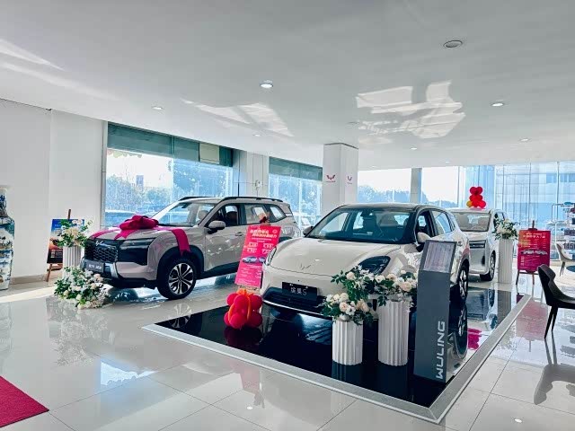 新车展示区