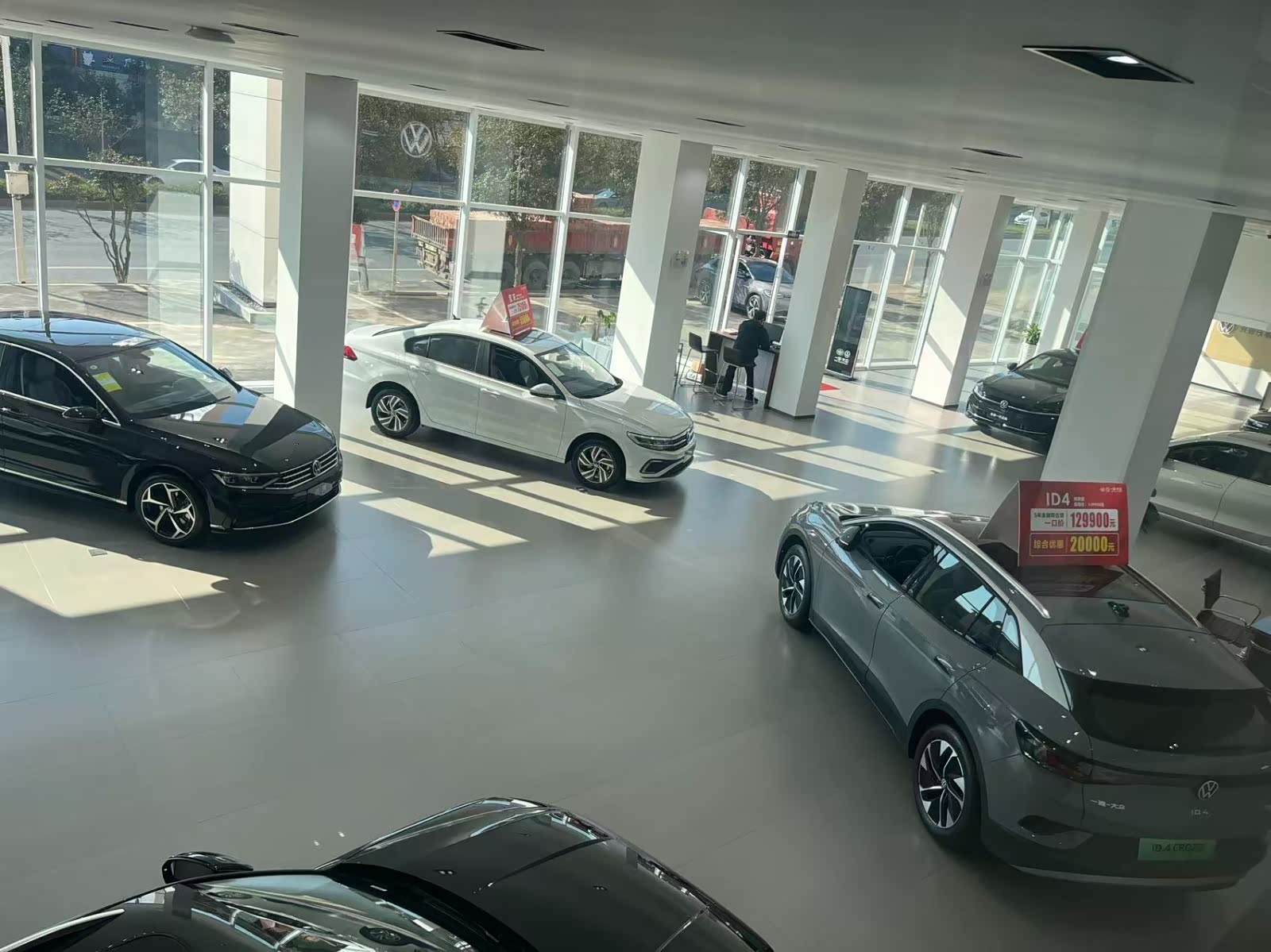 新车展示区