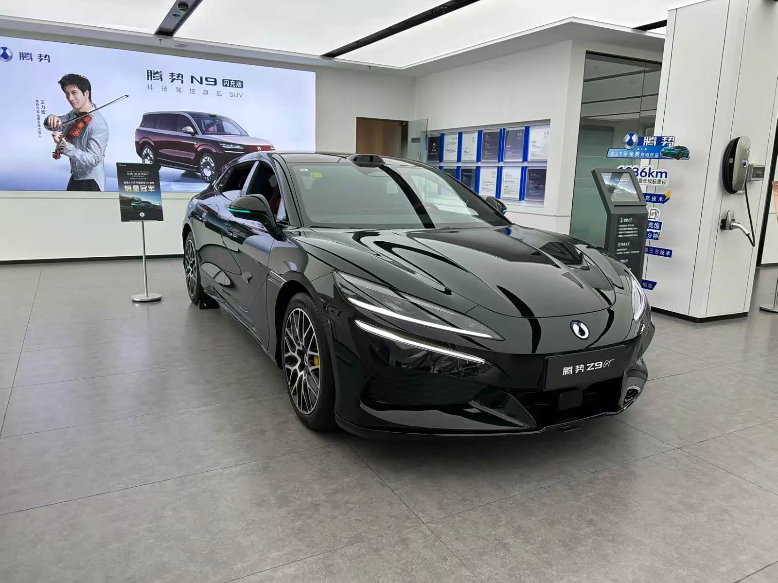 新车展示区
