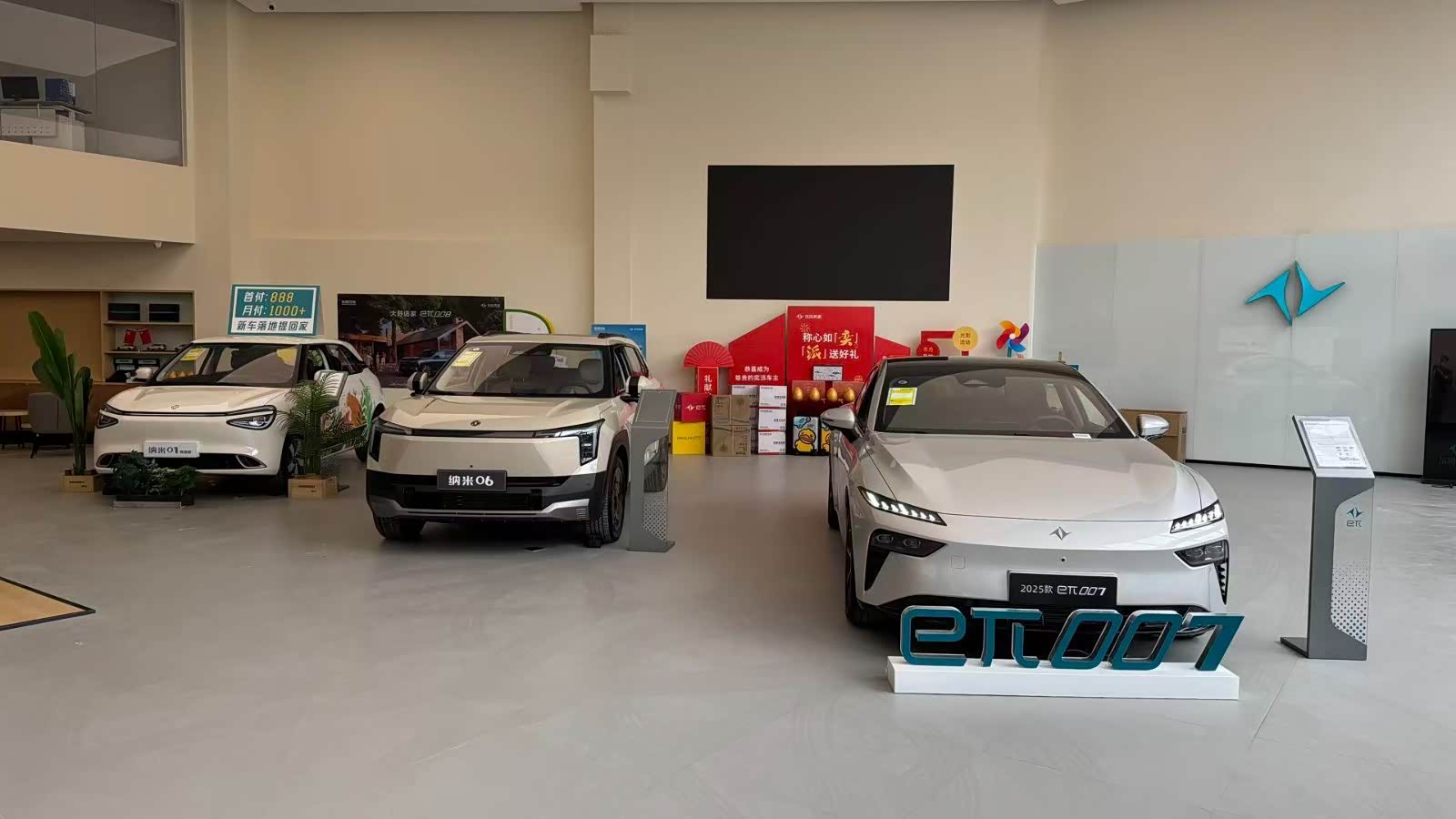 新车展示区