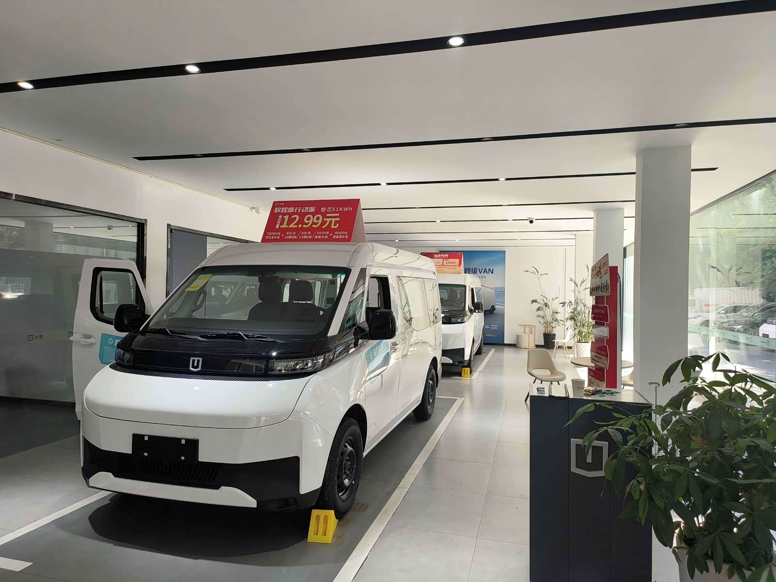 新车展示区