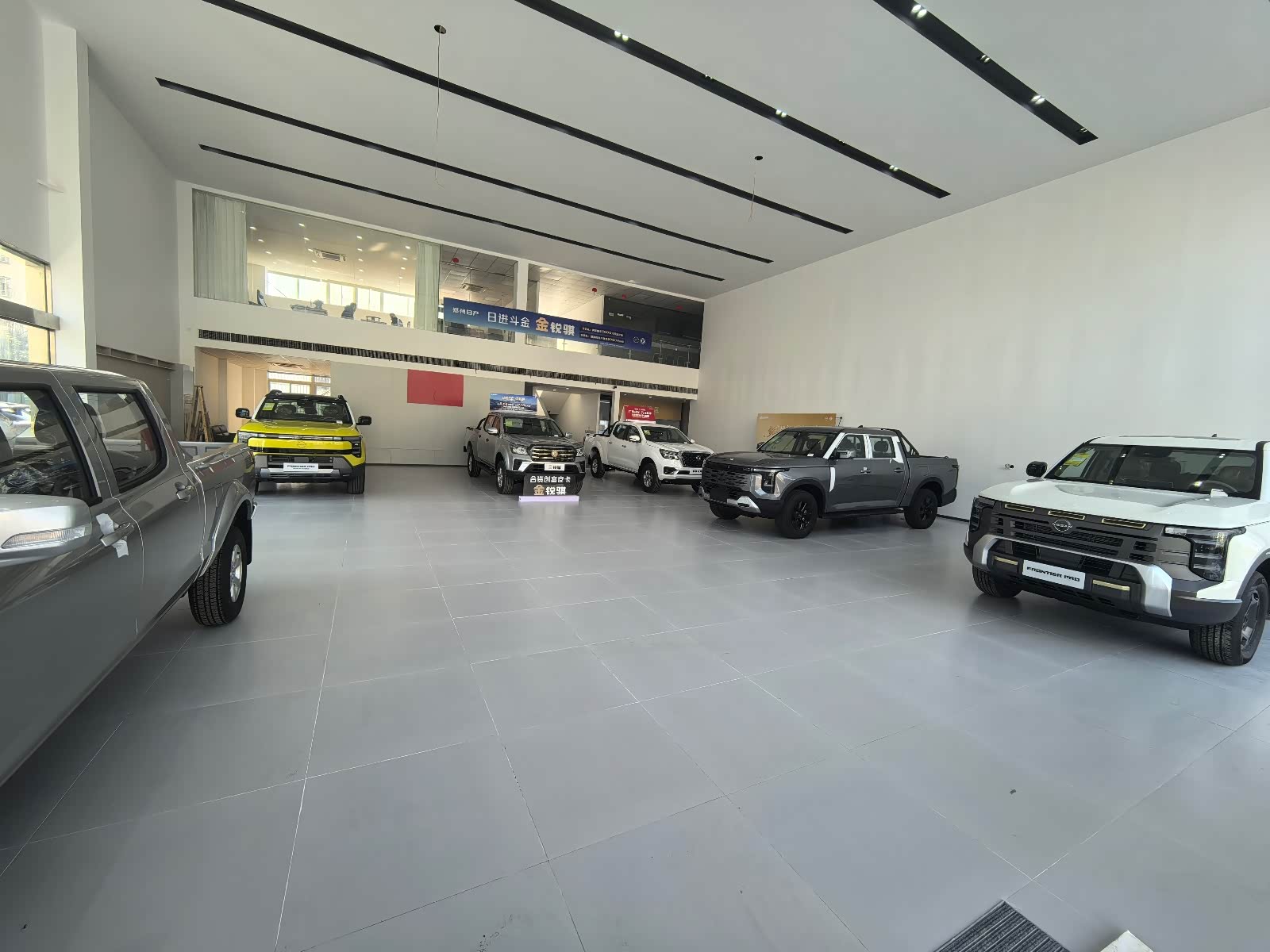新车展示区
