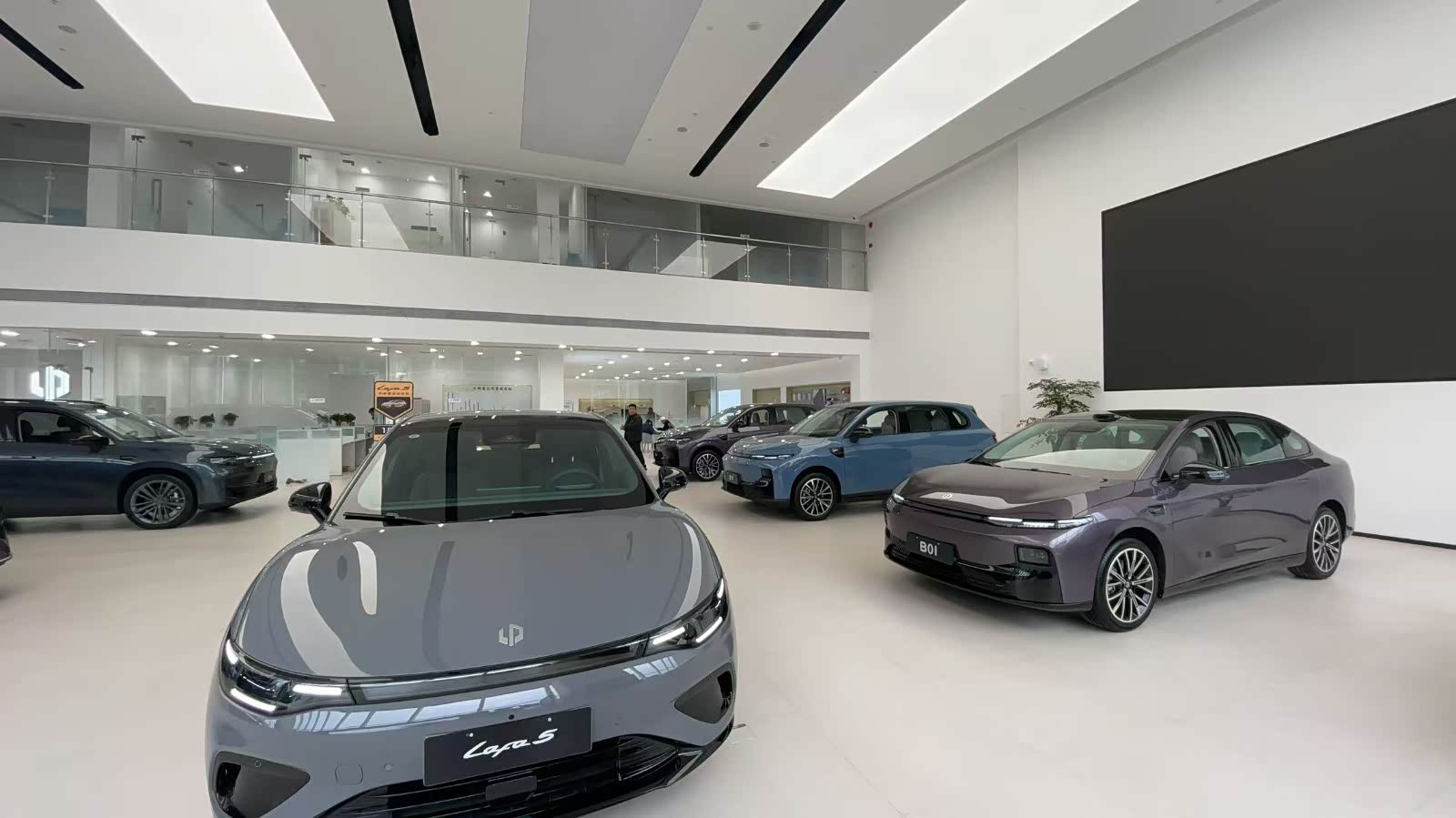 新车展示区