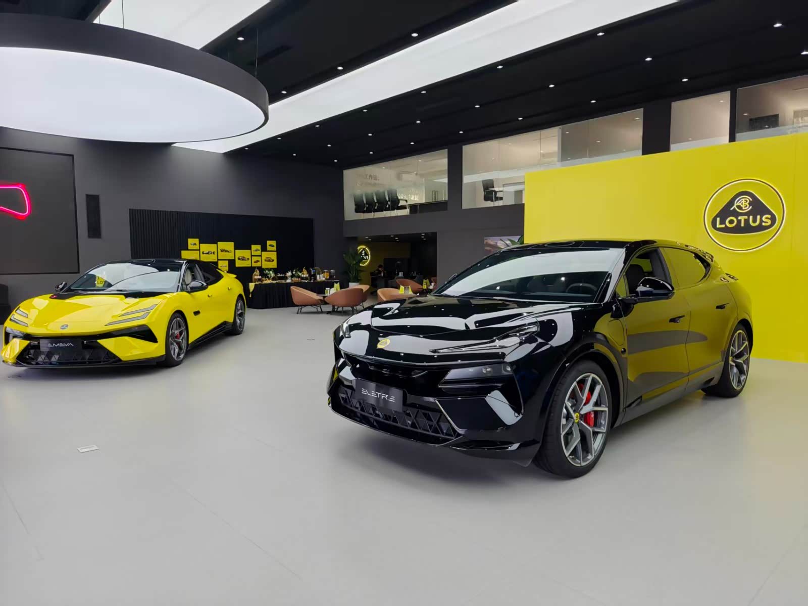 新车展示区