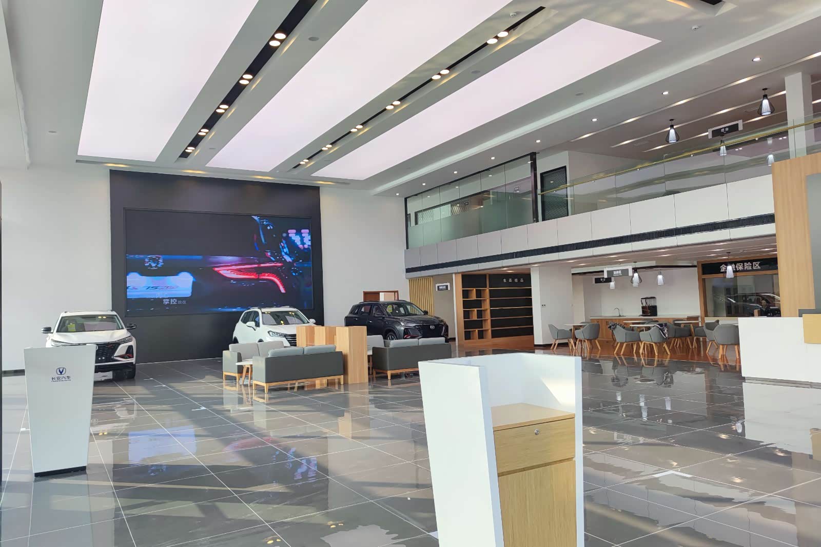 新车展示区