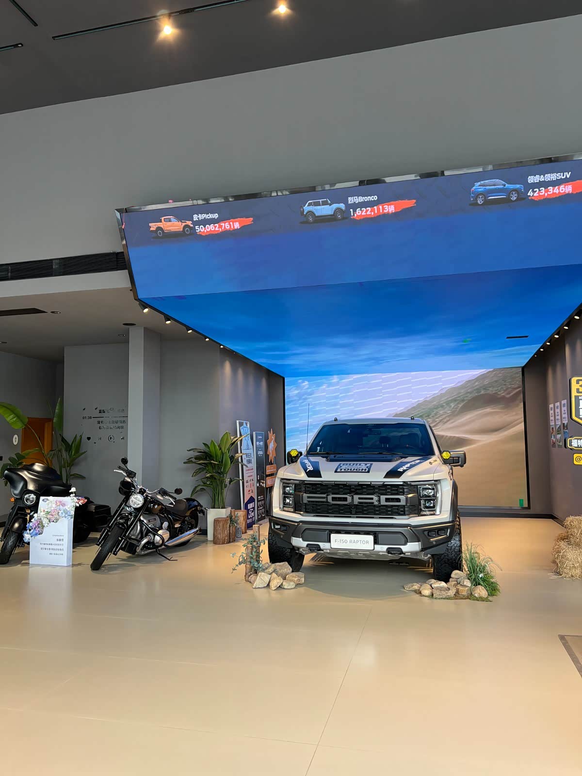 新车展示区