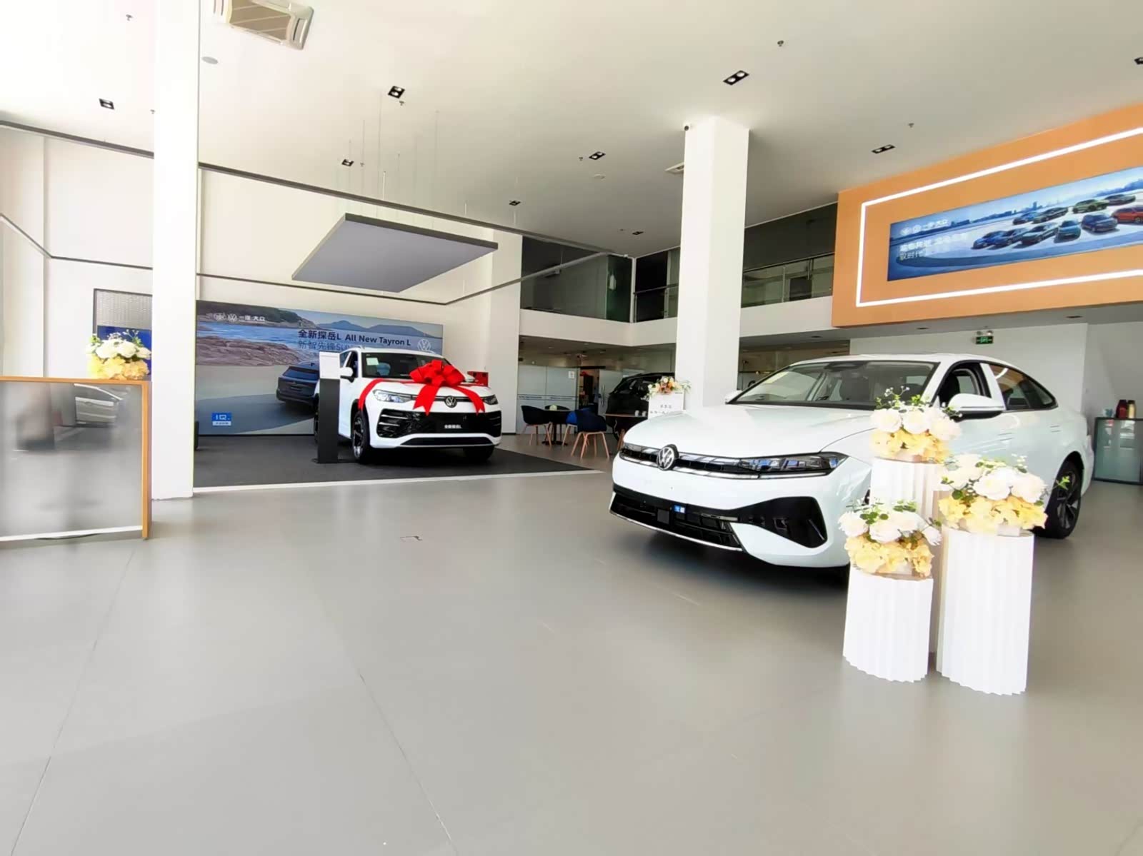 新车展示区