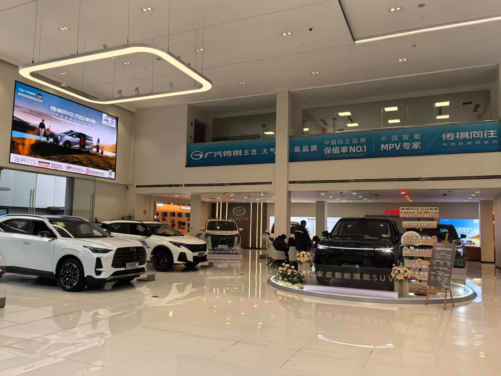 新车展示区
