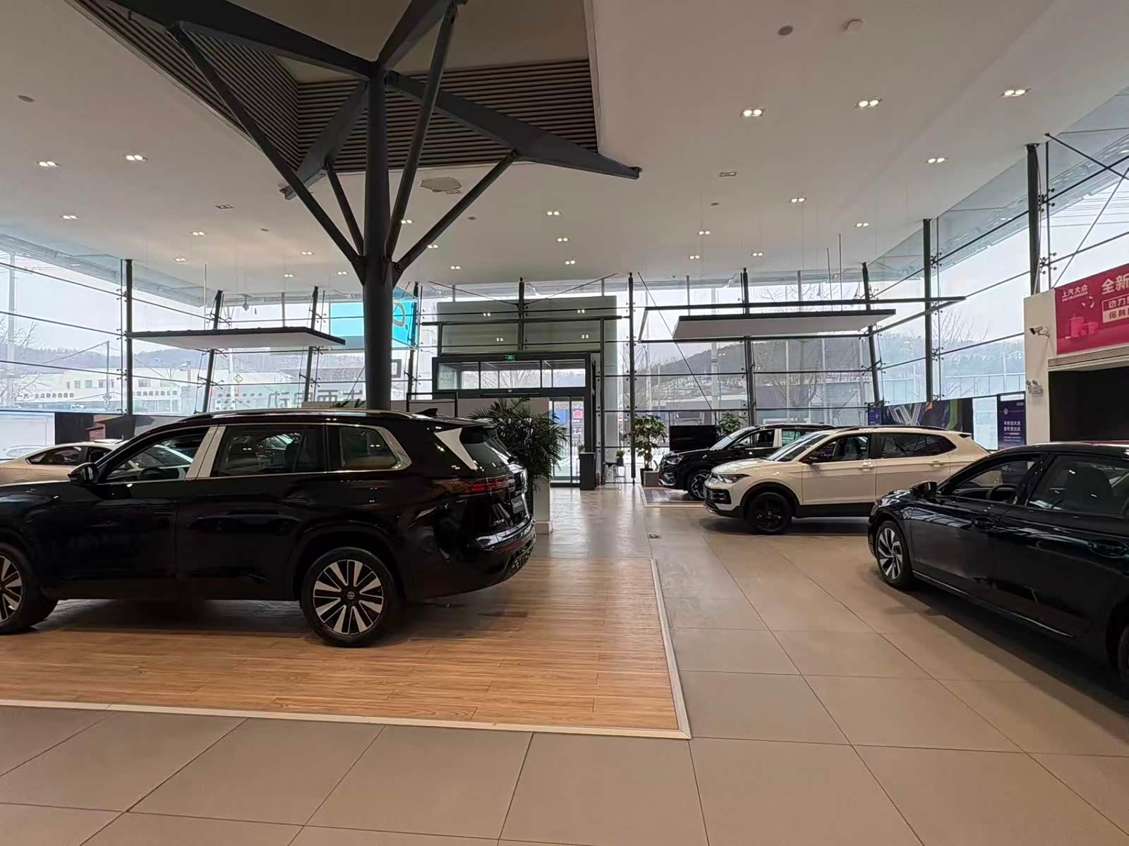新车展示区