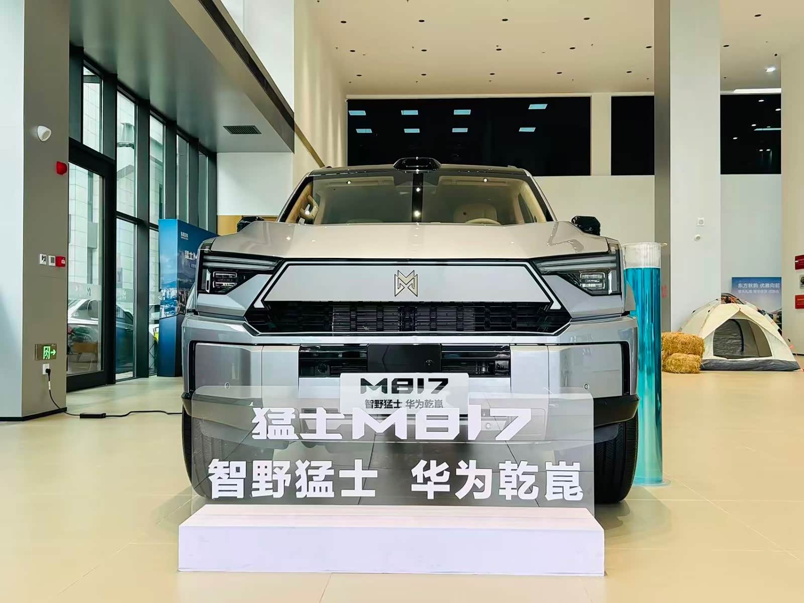 新车展示区