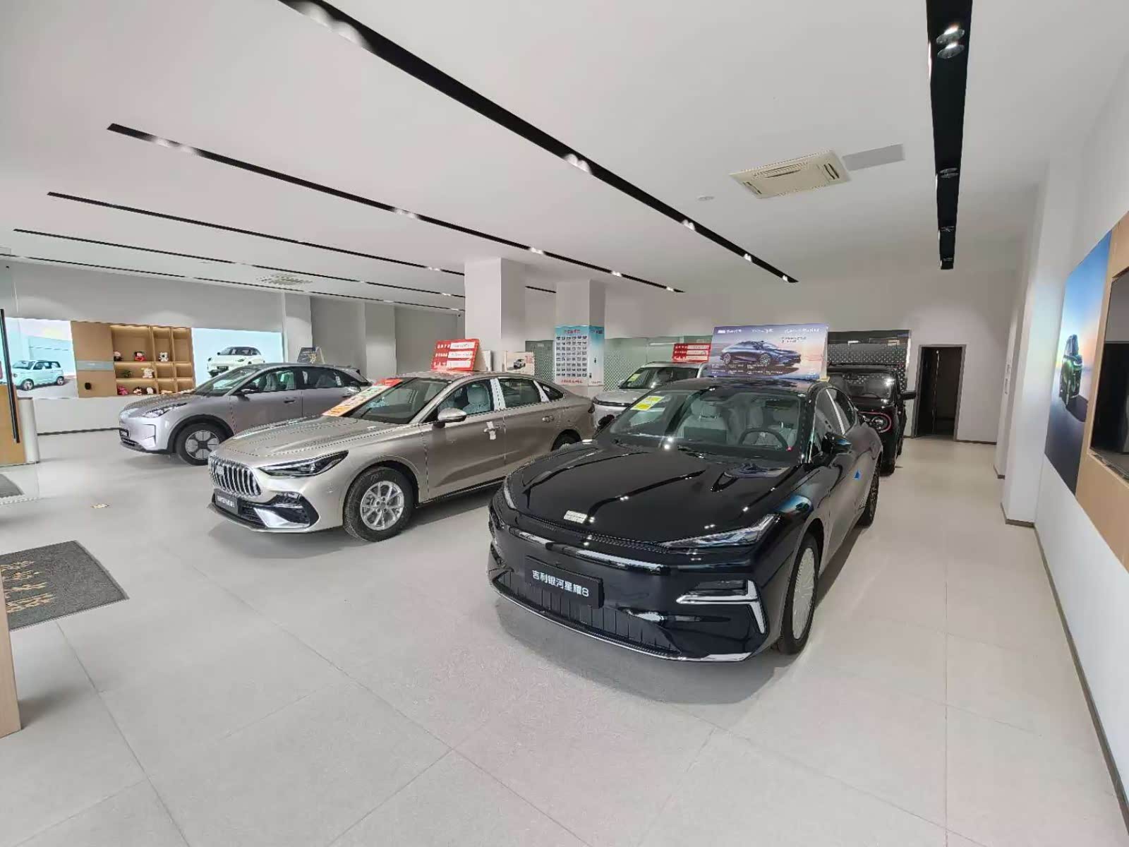 新车展示区