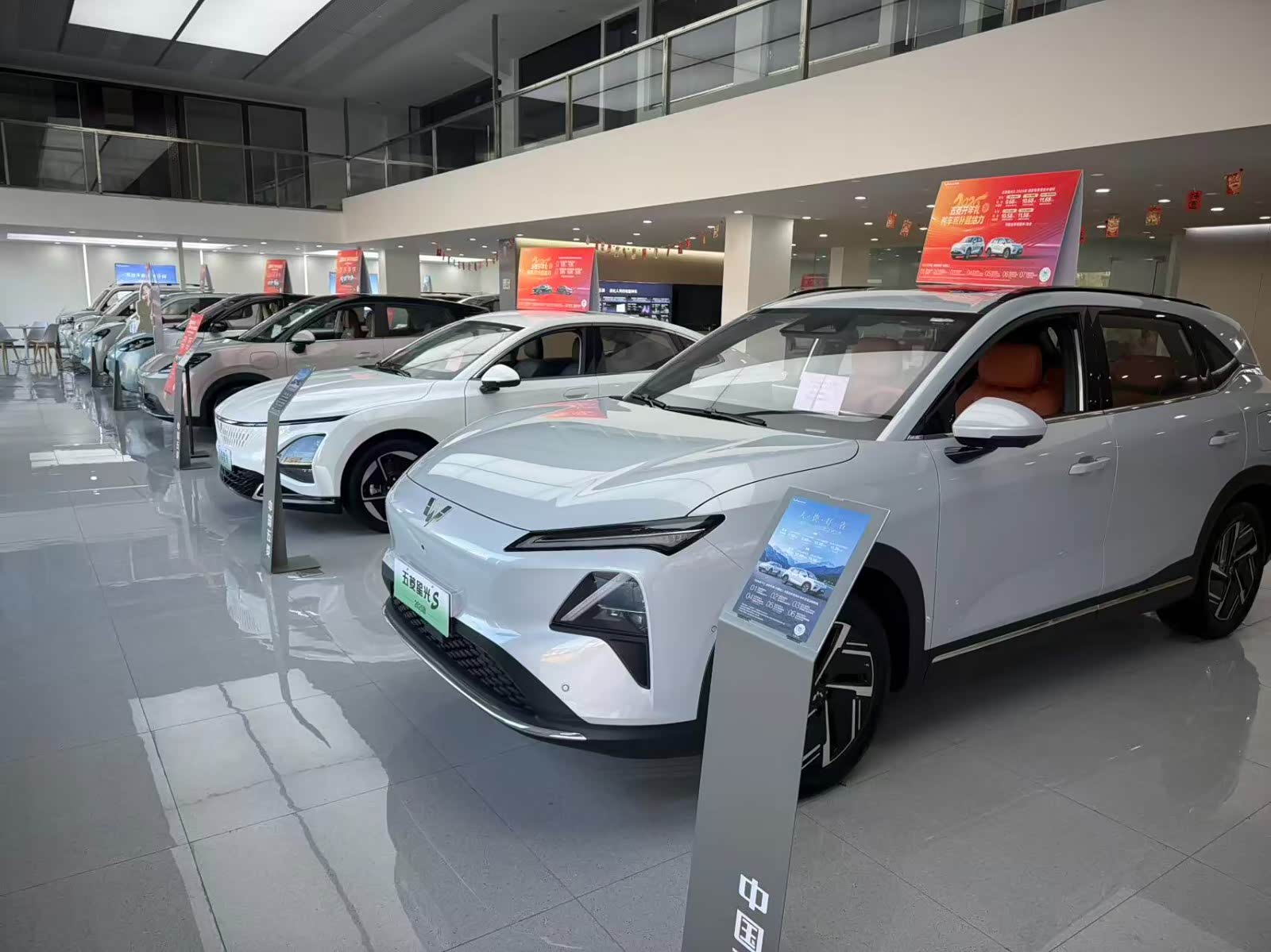 新车展示区