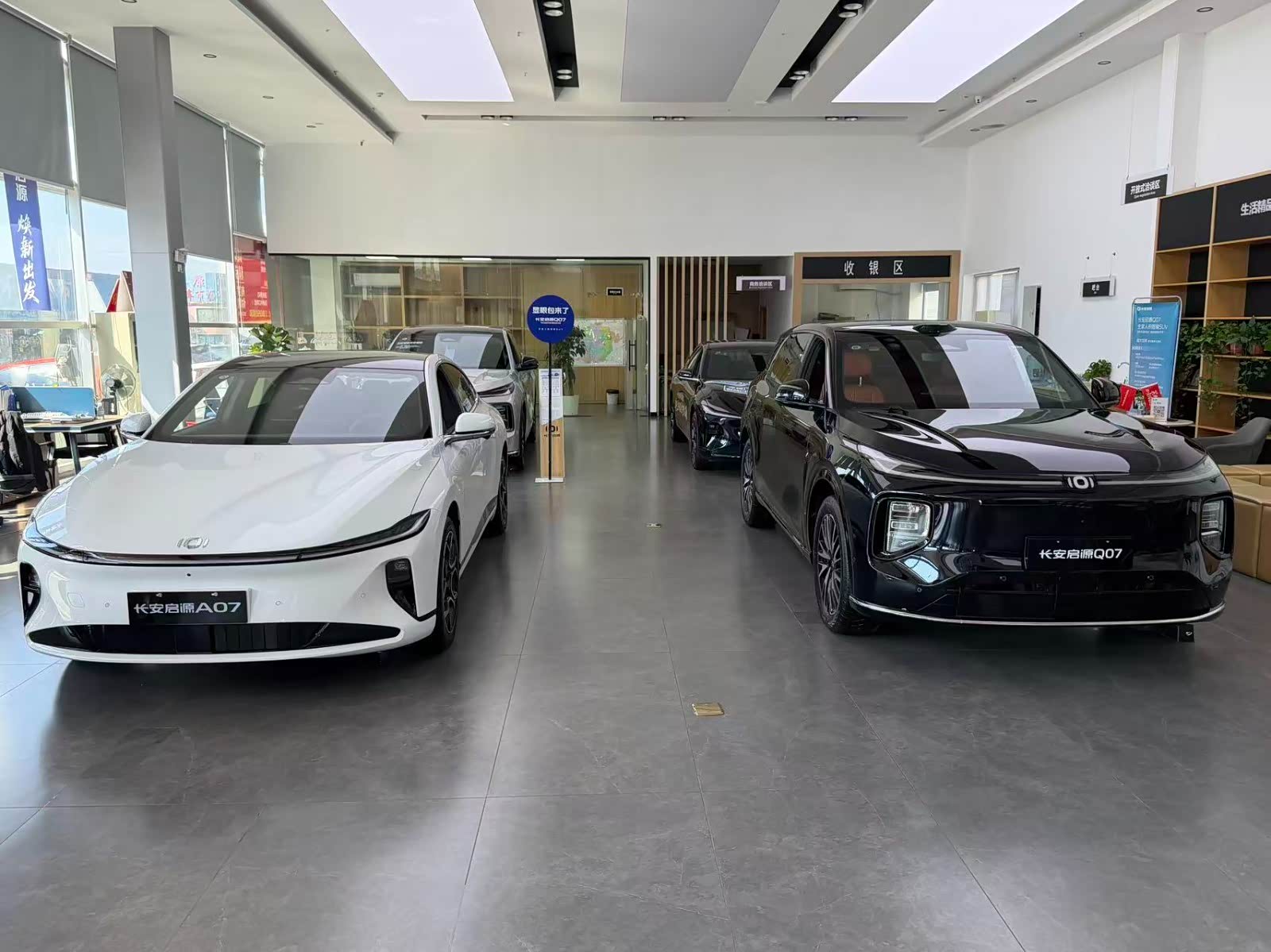 新车展示区
