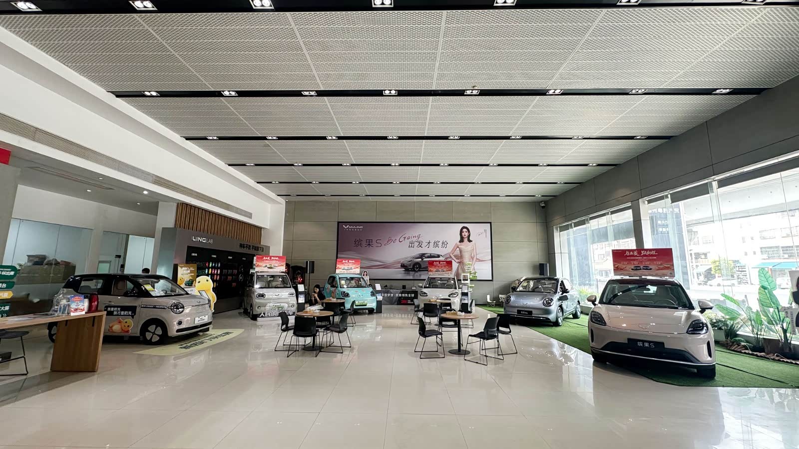 新车展示区