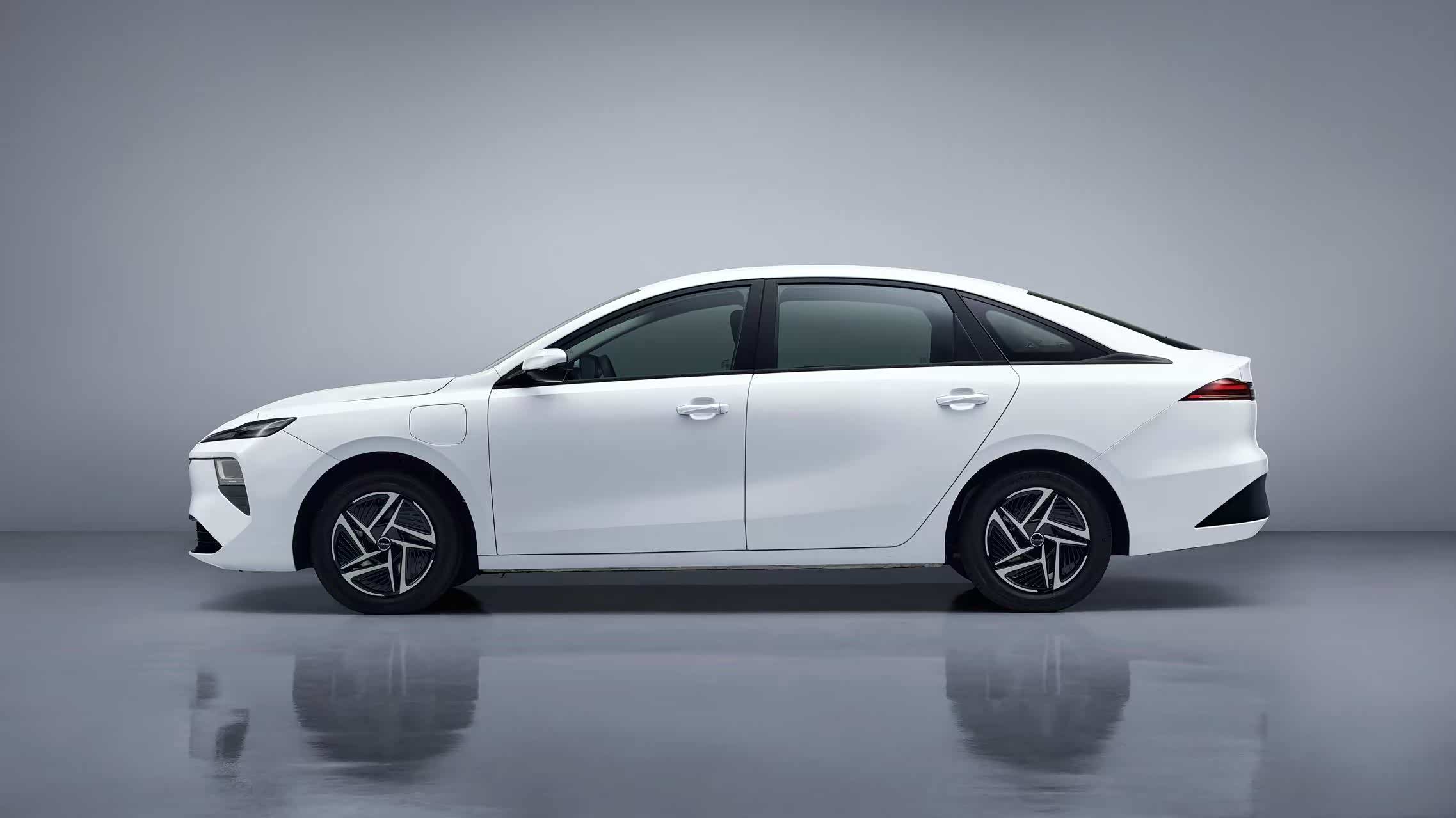 荣威E6正价销售16.88万起 欢迎到店垂询